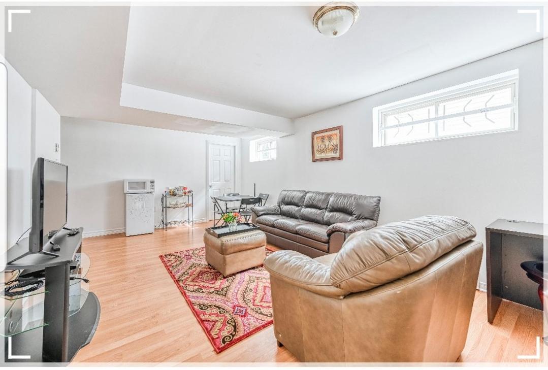 Leila'S Place-Basement Apartment In Private Home 가티노 외부 사진